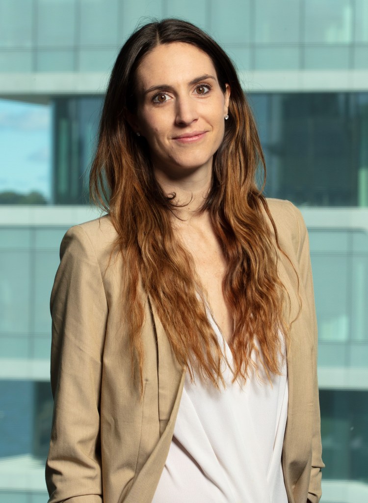 Official portrait of Sandra Matz, professor at Columbia Business School.